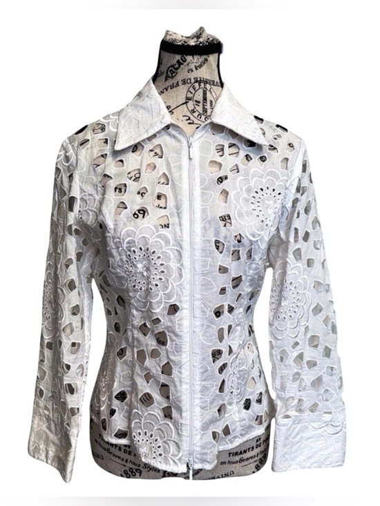 Samuel Dong Jackets & Blazers - Samuel Dong Ivory Cutwork Floral Zip-Front Jacket | Women’s Small